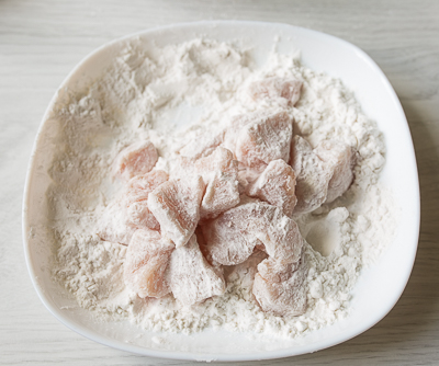 Панируем курицу Панируем курицу