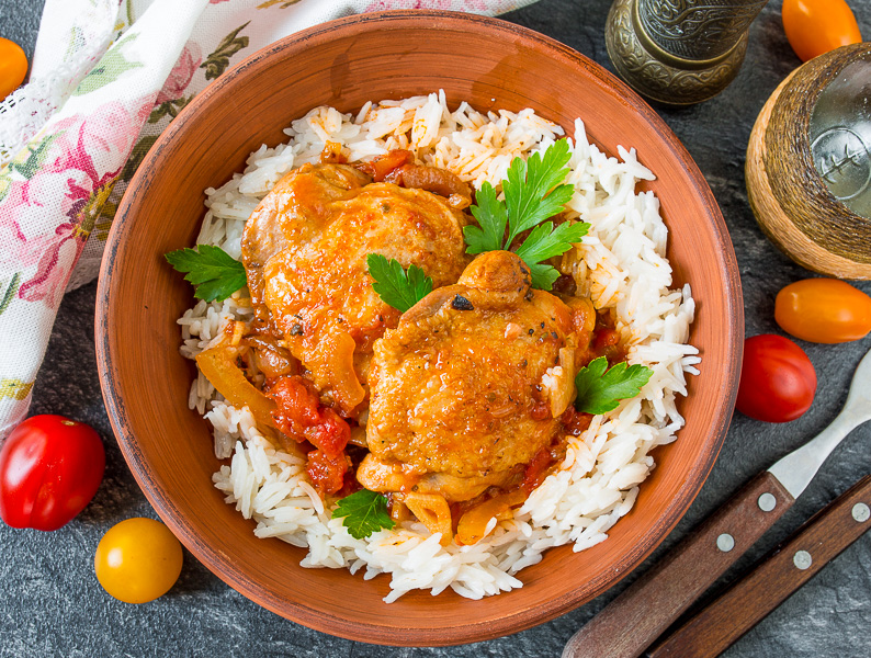 Рецепт курицы, тушенной с томатами и луком с фото пошагово на Вкусном Блоге