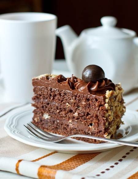 Рецепт шоколадно-орехового пляцка: пирог с нежным шоколадным вкусом и хрустящими орехами