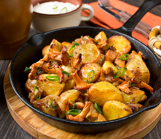 Лисички с картошкой на сковороде: быстрый и вкусный рецепт