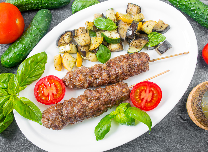 Рецепт рубленых кебабов с печеными овощами с фото пошагово на Вкусном Блоге