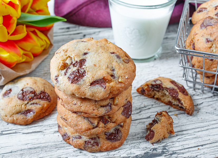 Печенье с шоколадом и орехами - домашний рецепт